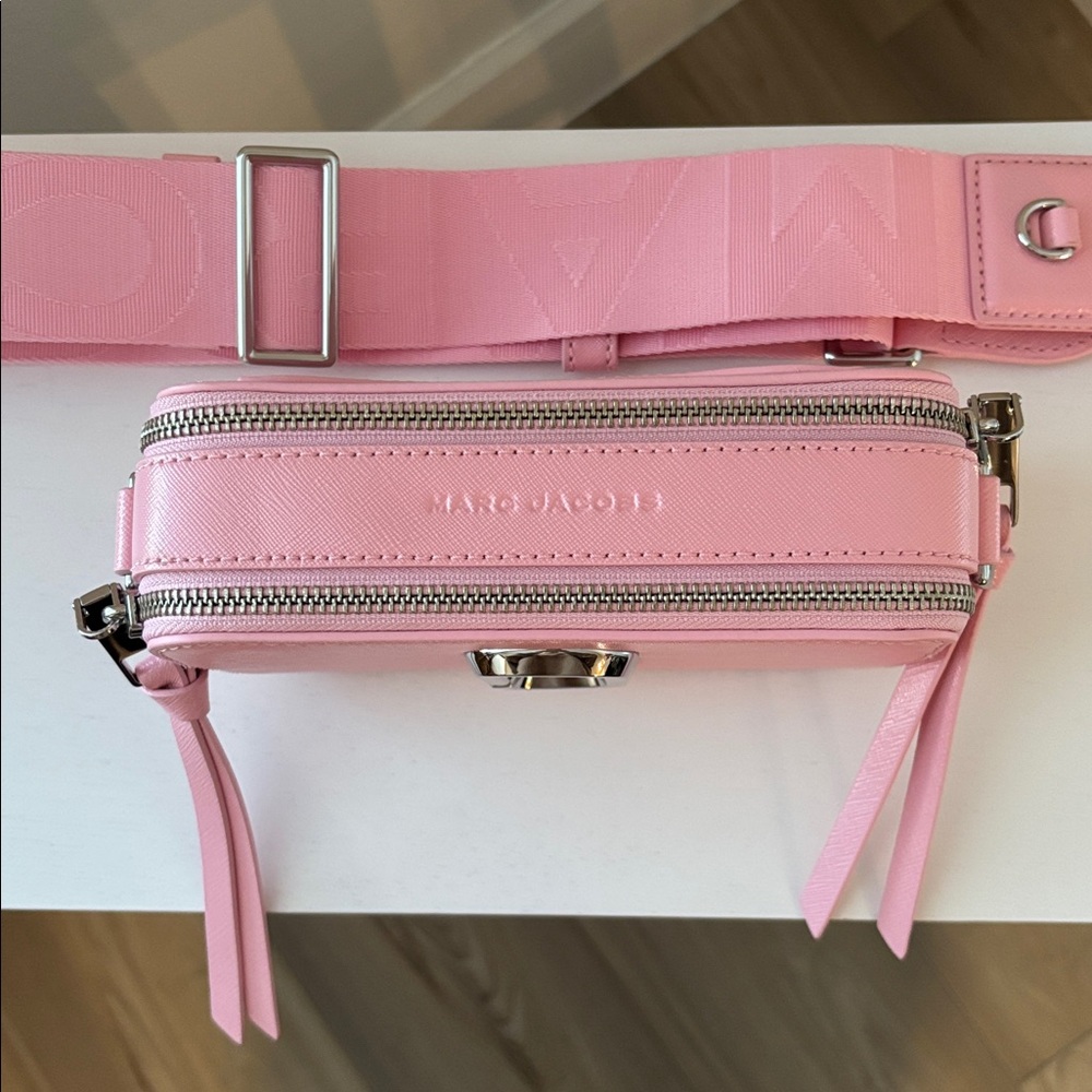 EUC Marc Jacobs The Solid Snapshot, Ribbon Pink - Picture 4 of 11